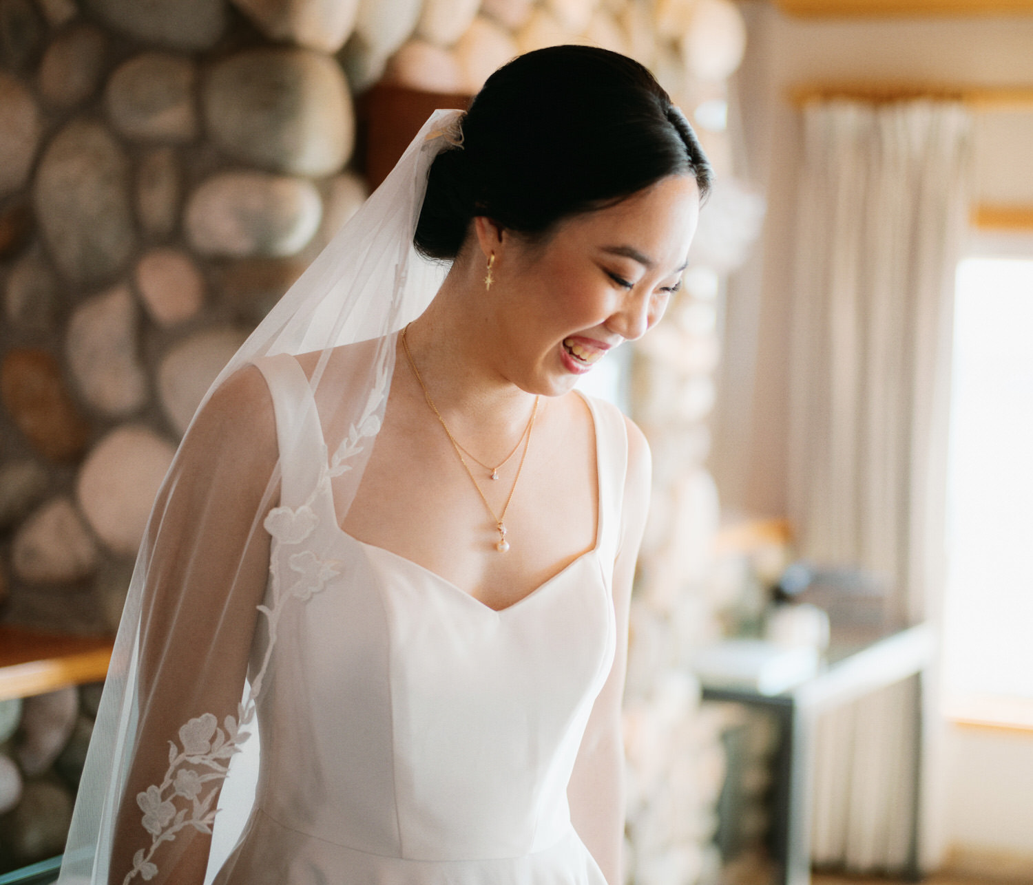 edgewater hotel wedding getting ready 00001